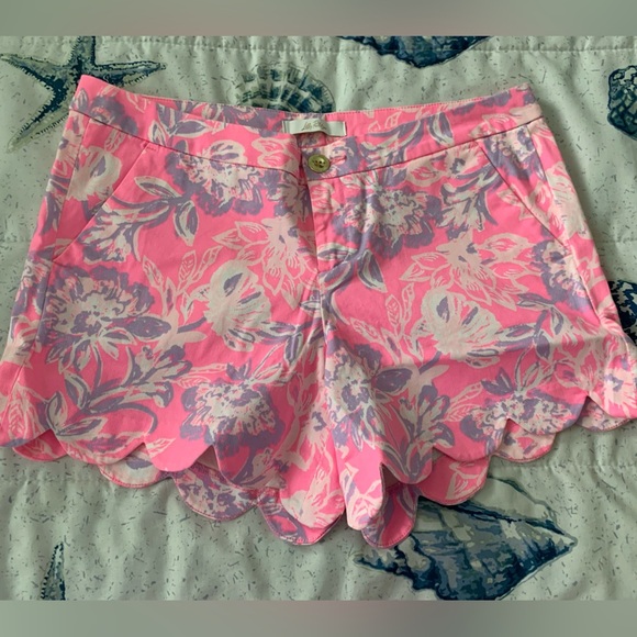Lilly Pulitzer Pants - NWT Lilly Pulitzer Buttercup Stretch Shorts size 10